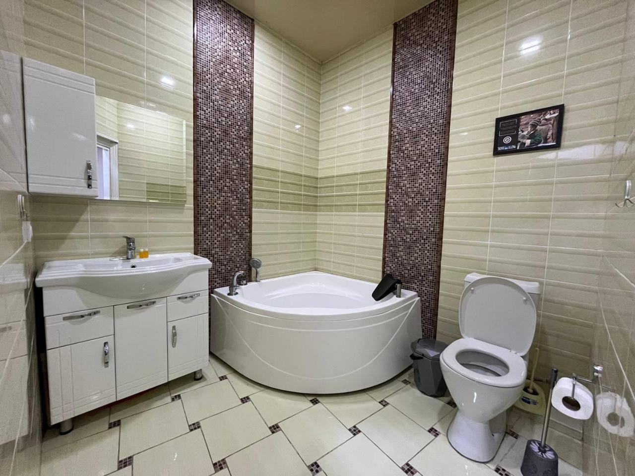 Home Alone Hotel Tashkent Bagian luar foto