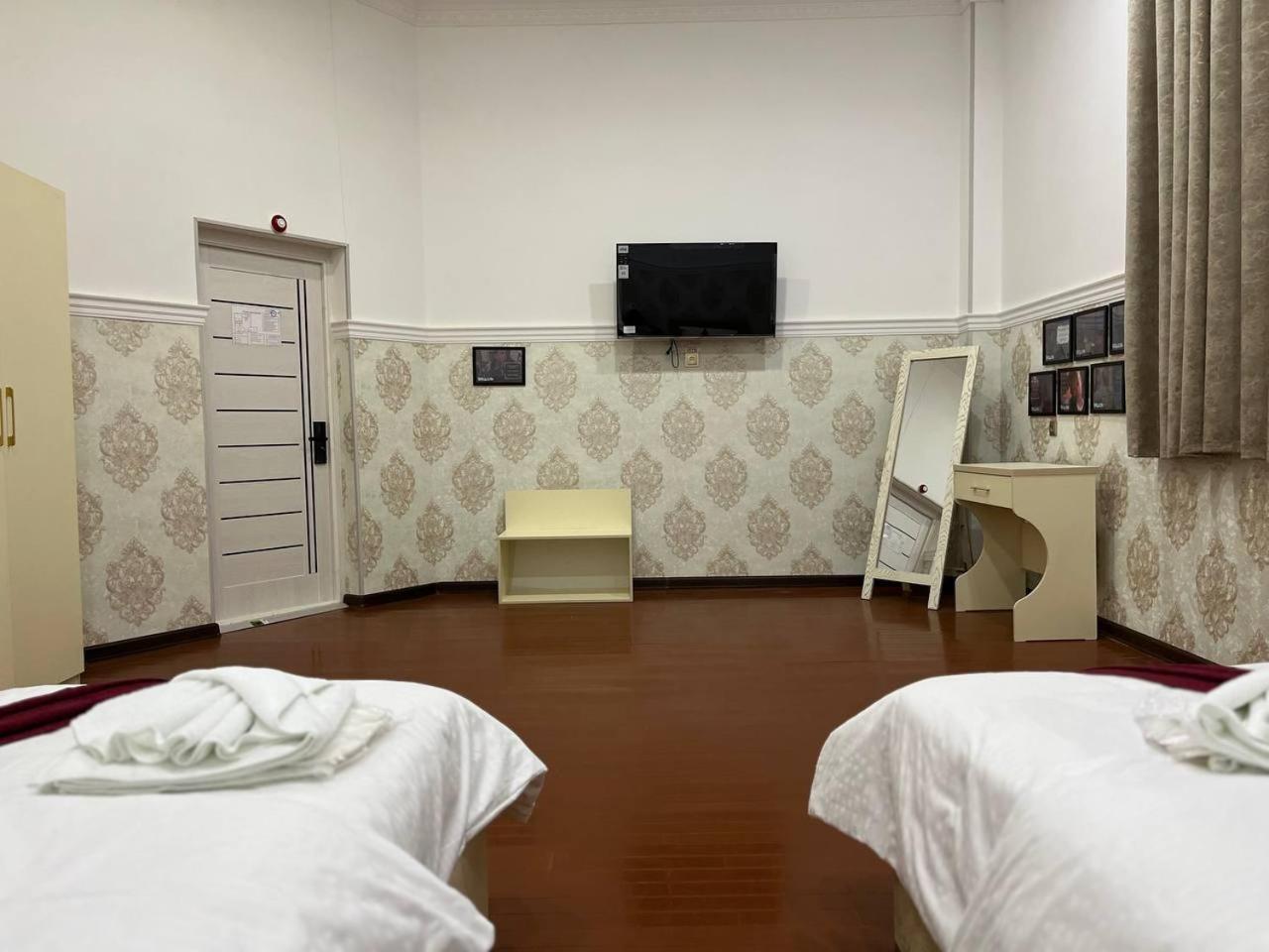 Home Alone Hotel Tashkent Bagian luar foto