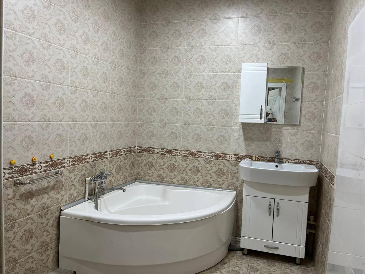 Home Alone Hotel Tashkent Bagian luar foto