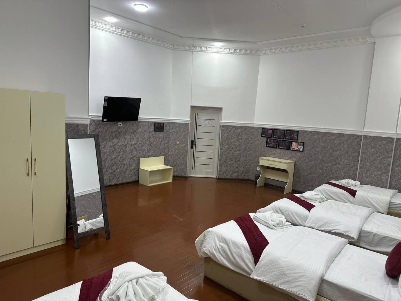 Home Alone Hotel Tashkent Bagian luar foto